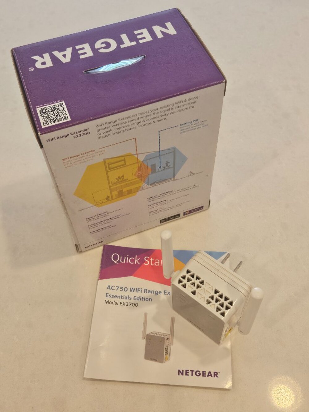 NETGEAR WiFi Range Extender Model AC750 - White - Picture 2 of 5